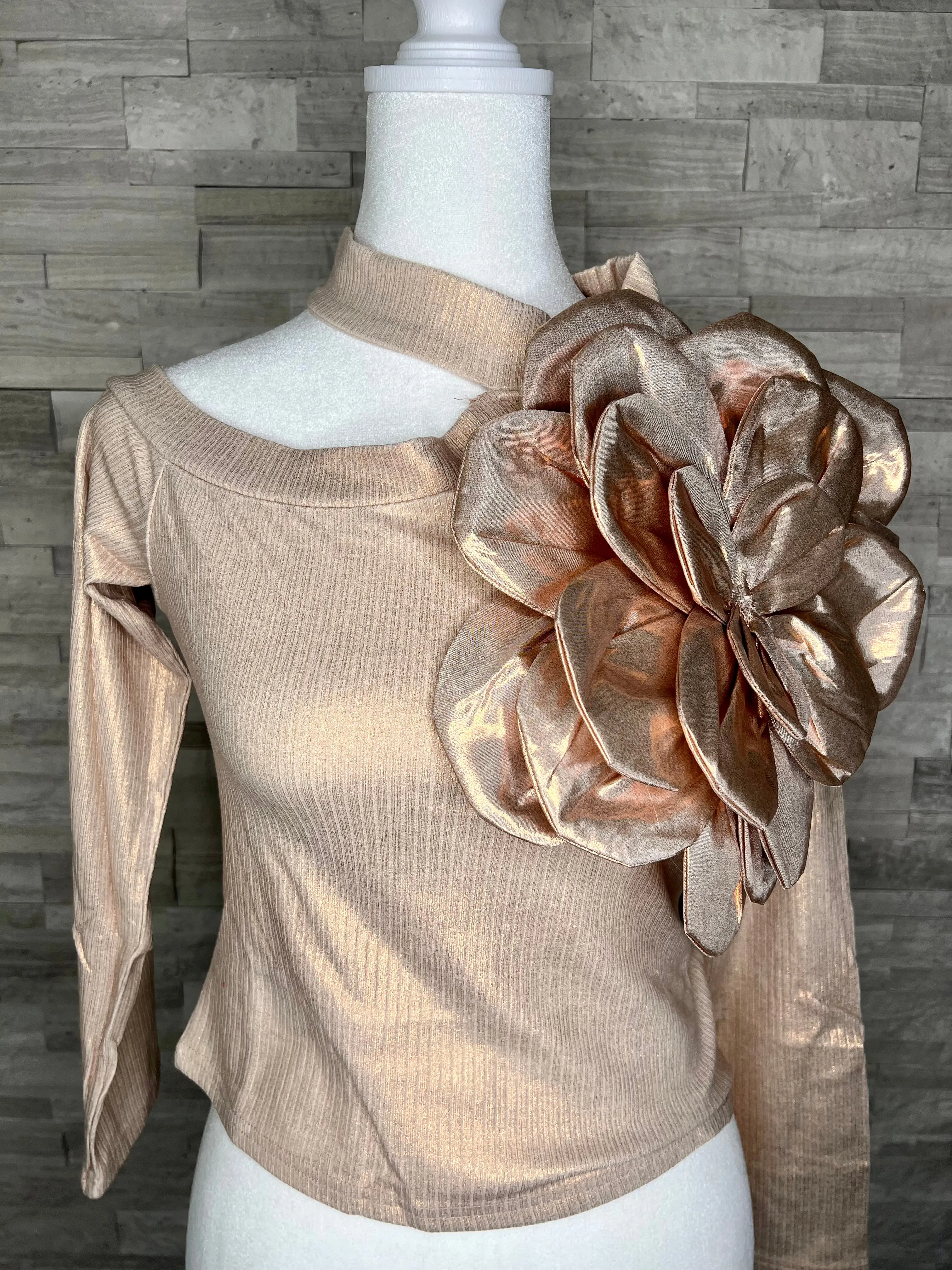 OVERSIZED FLOWER METALLIC SWEATER