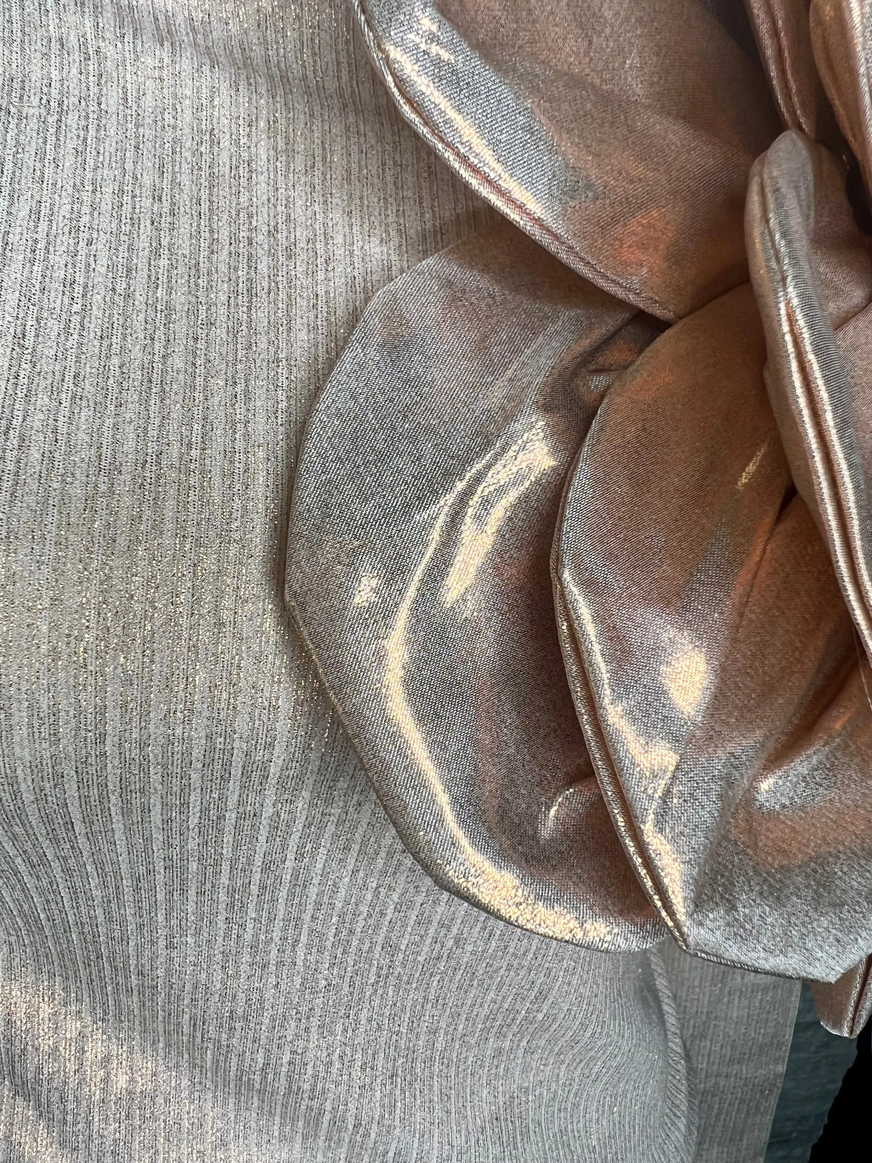 OVERSIZED FLOWER METALLIC SWEATER