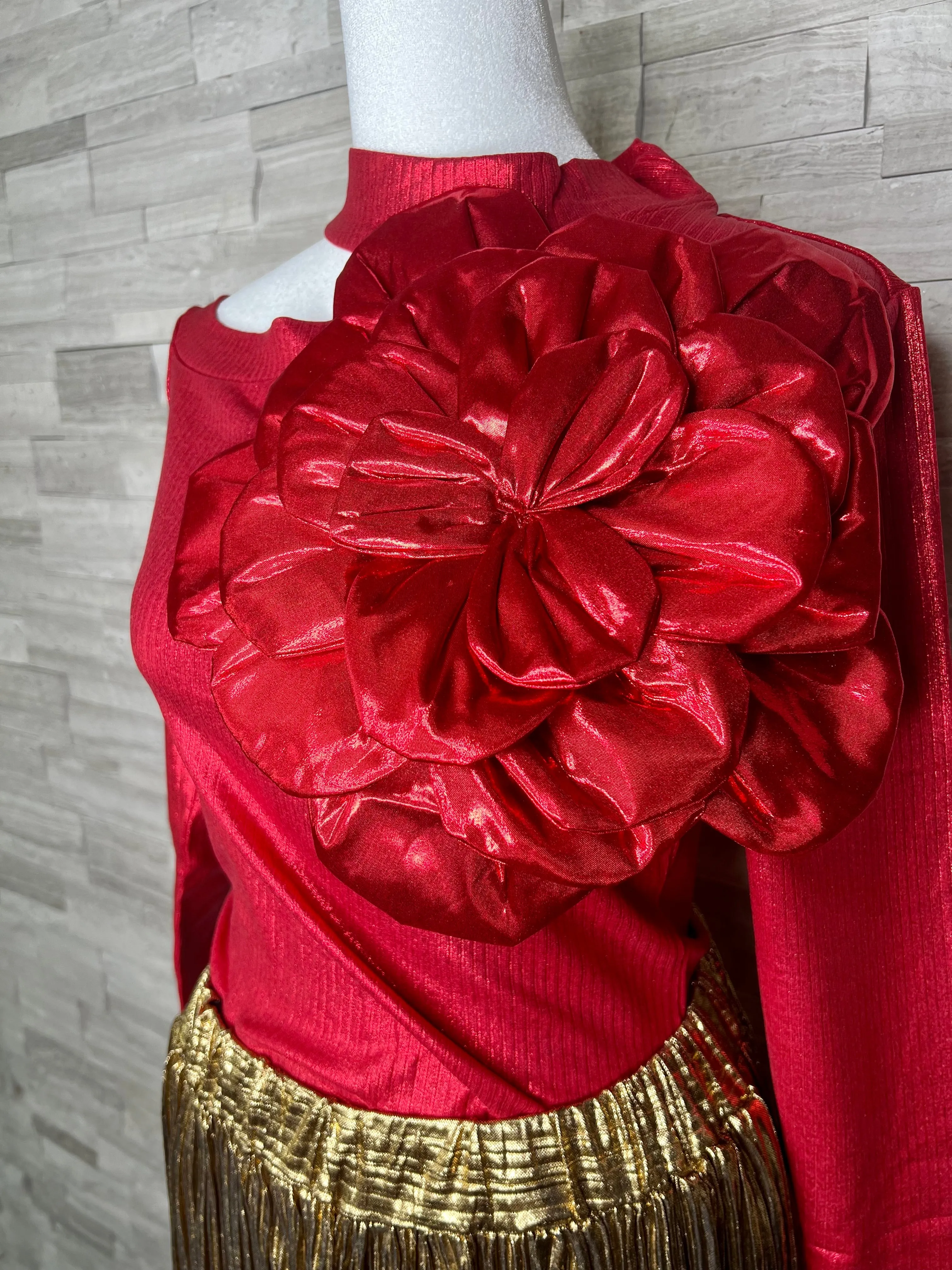 OVERSIZED FLOWER METALLIC SWEATER
