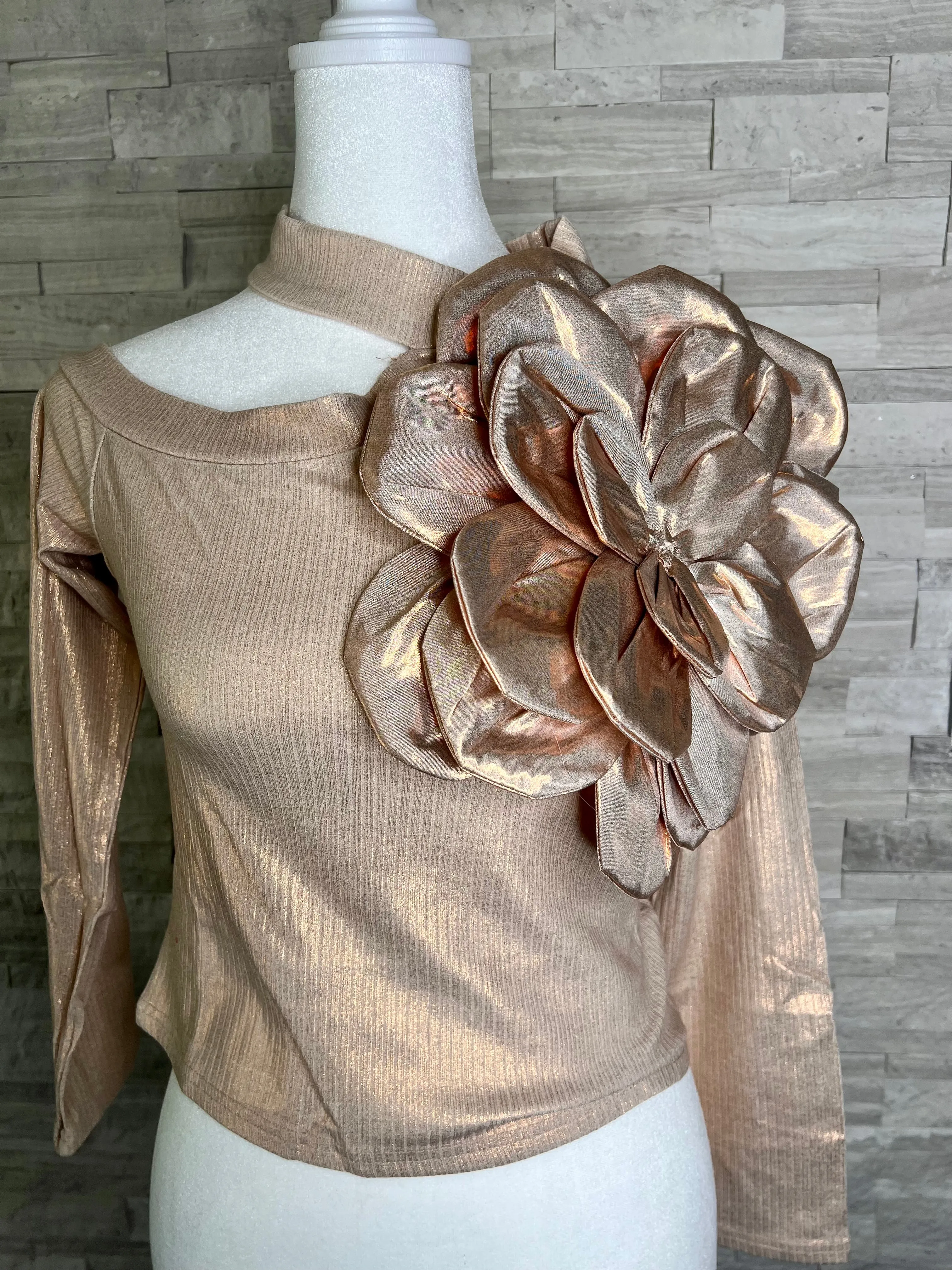 OVERSIZED FLOWER METALLIC SWEATER