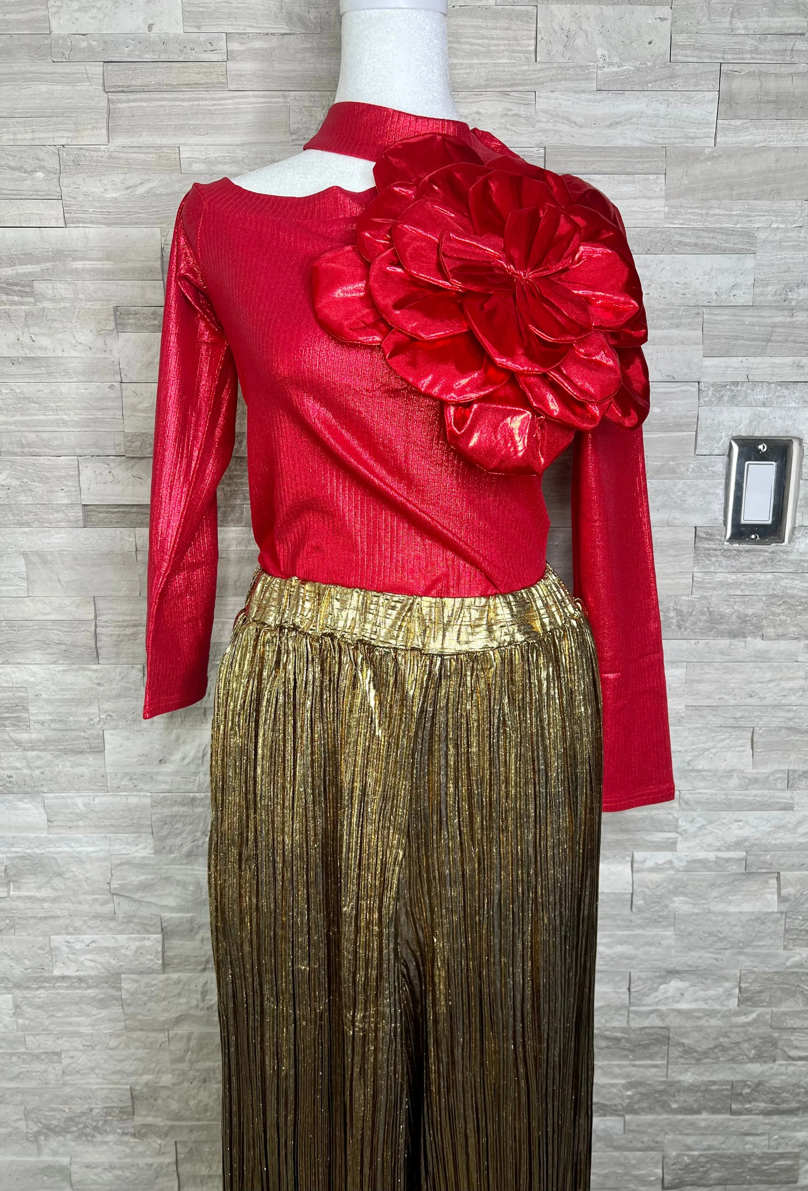 OVERSIZED FLOWER METALLIC SWEATER
